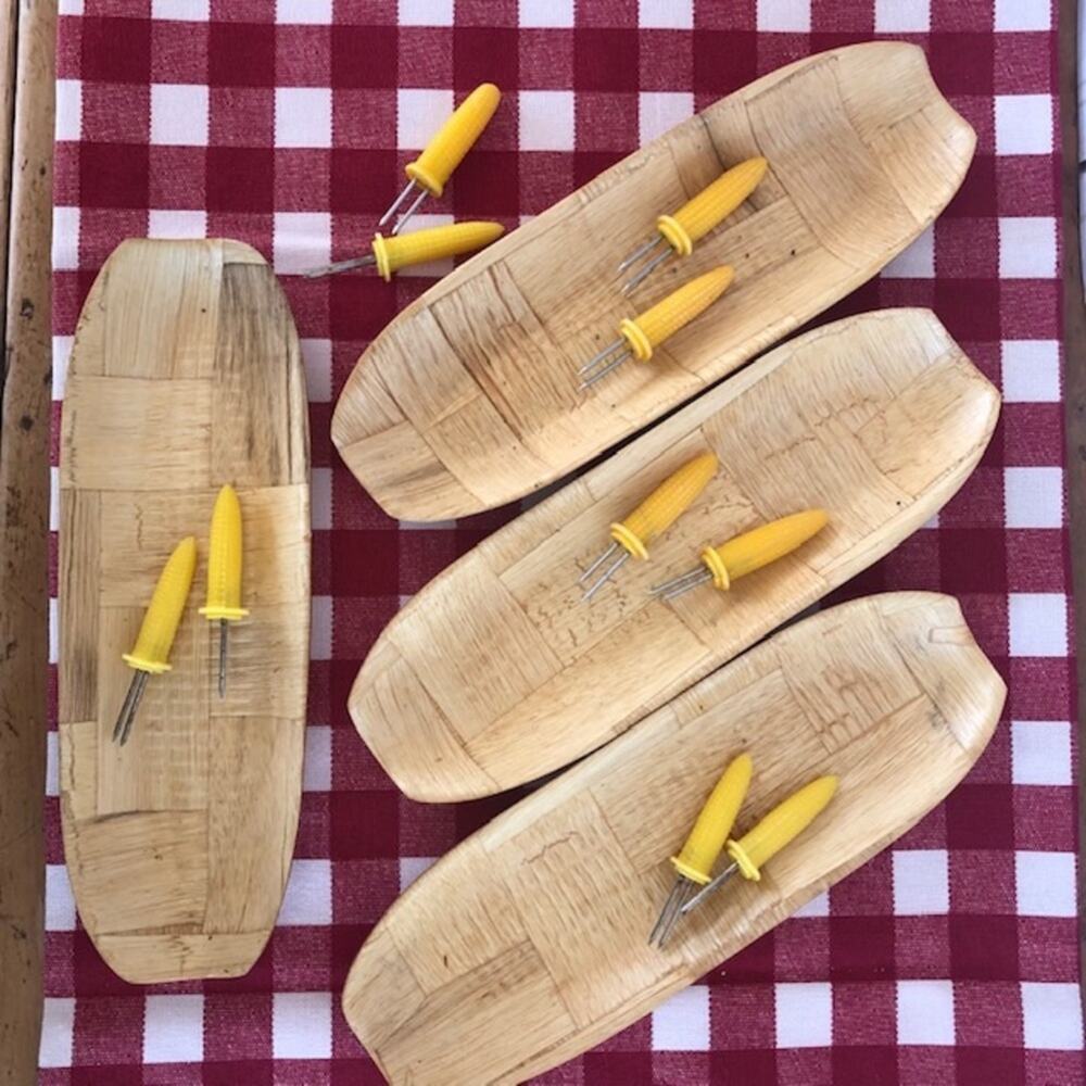 Vintage Boho Corn-on-the-Cob Dishes and Plastic Forks